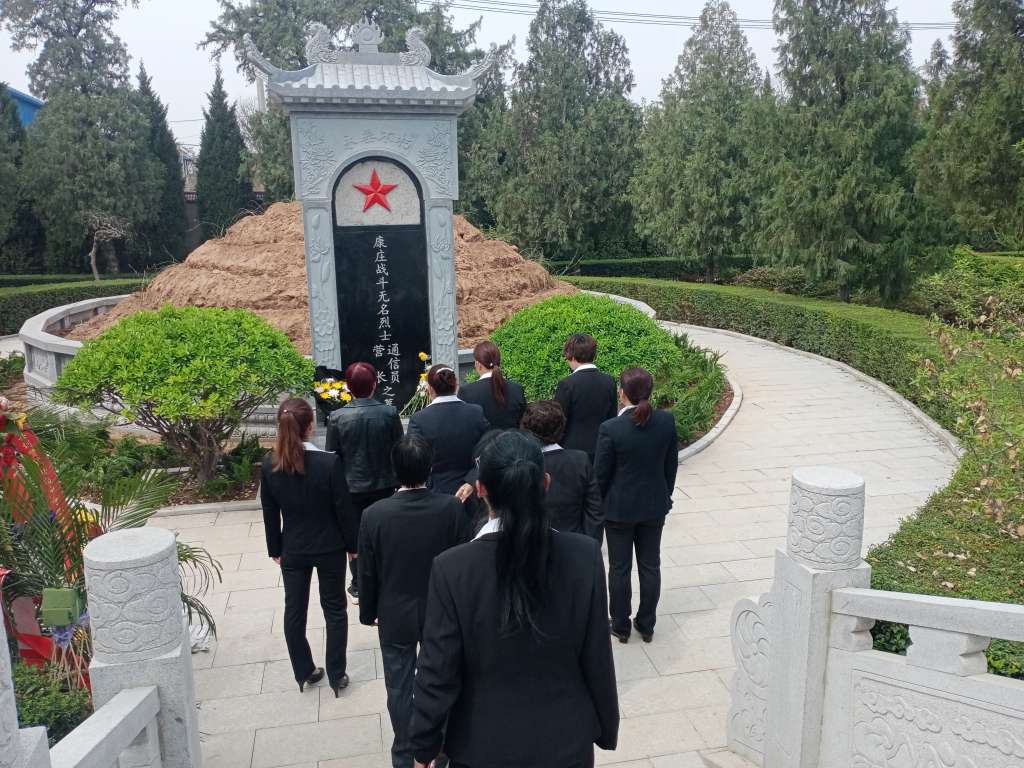 薛镇村陵园缅怀先烈-富平县新时代文明实践中心